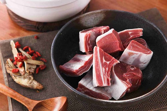 Skinless lamb chunks