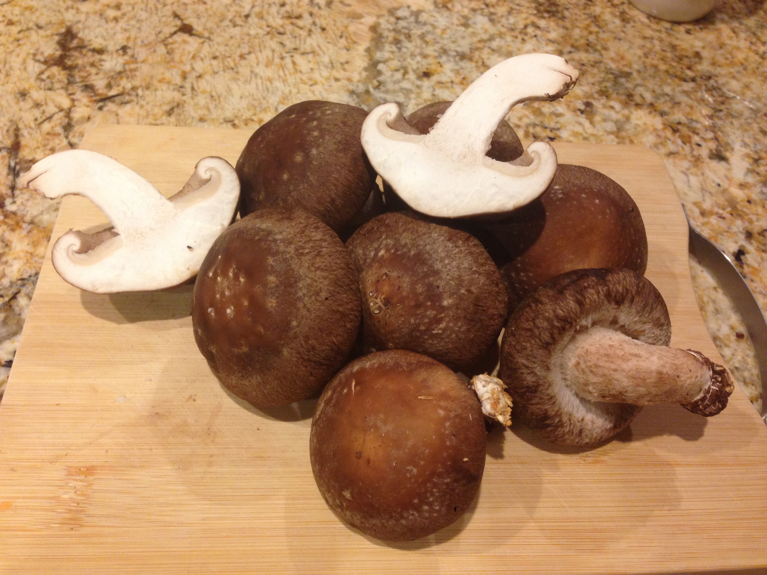 Shitake Mushrooms (1 lb)
