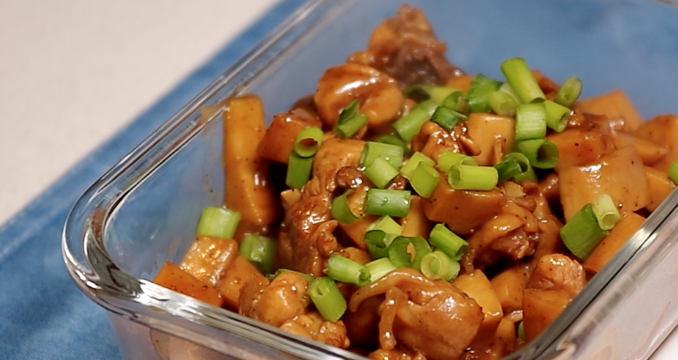 红烧鸡块配杏鲍菇 Simmered chicken with king oyster mushroom