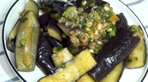 蒜泥凉拌茄子 Eggplant Mixed with Mashed Garlic